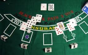 Roulette wheel live dengan dealer memutar bola